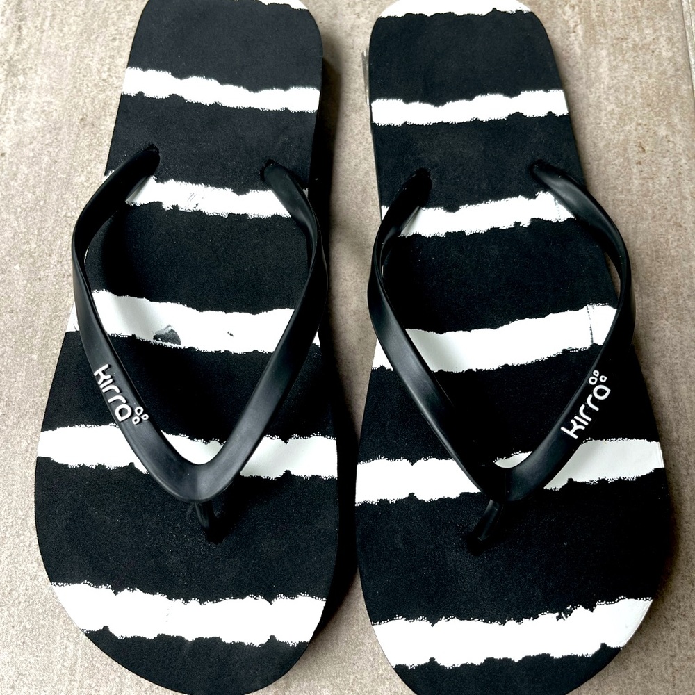 Kirra brand size 9 NWOT Black and White Striped Flip Flops
